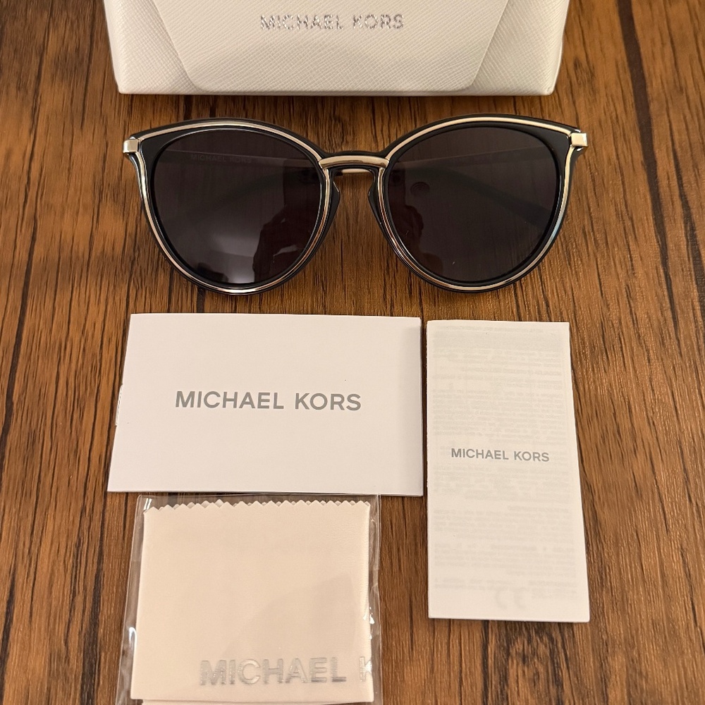 MICHAEL KORS BRISBANE BLACK/GOLD SUNGLASSES